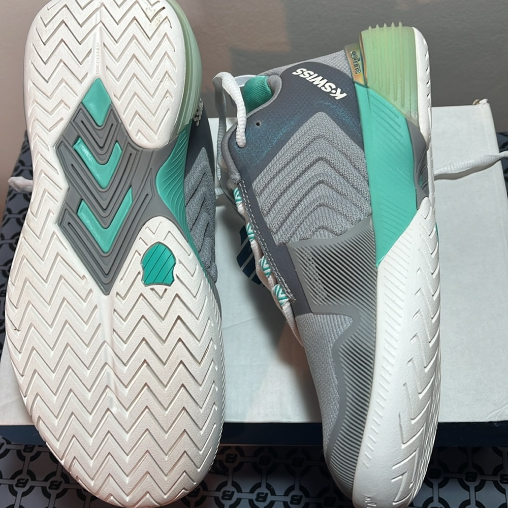Women’s Tennis Shoes.  Size: 8 - Picture 7 of 8